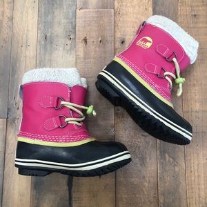 Girl pink Sorel boots size 13.